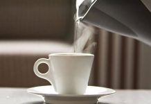 Uống nước ấm mang lại rất nhiều lợi ích cho sức khỏe