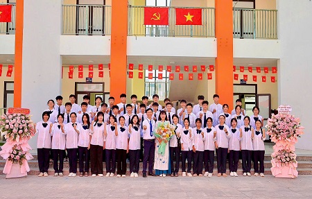 Thầy và trò Trường THPT Hoài Đức A rộn ràng đón lễ khai giảng 2025–2026