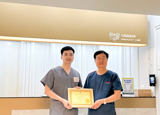 Bác sĩ Việt Long – “Bàn tay vàng” trong nâng mũi cấu trúc sụn sườn tại miền Bắc